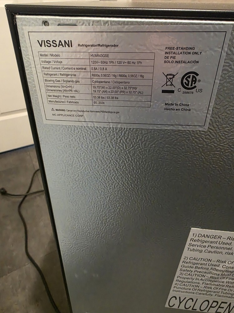 Mini fridge Total Capacity (cu. ft.): 4.3 cu ft