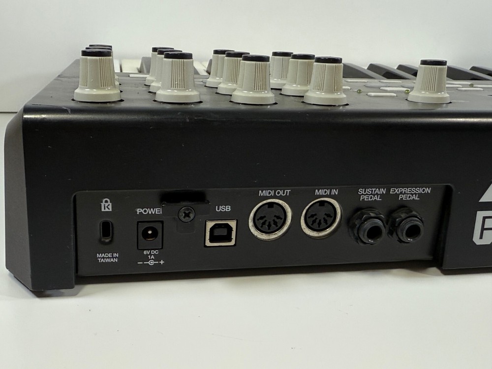 Akai Professional MPK 25 USB Midi Performance Keyboard