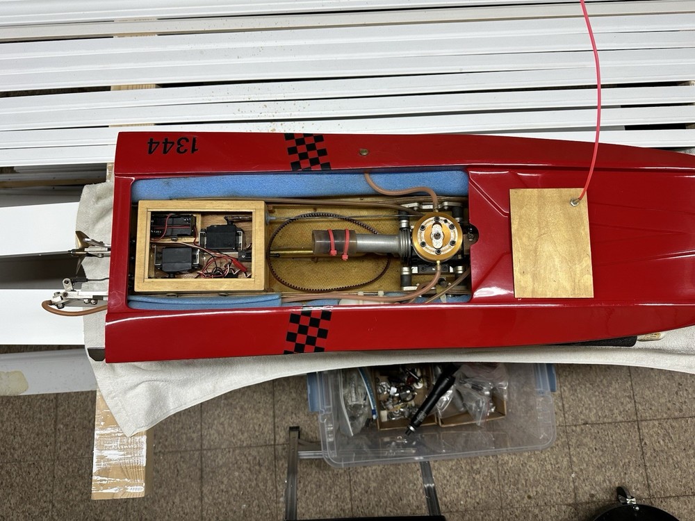 RC Seaducer 90 Race V with CMB 90 engine.