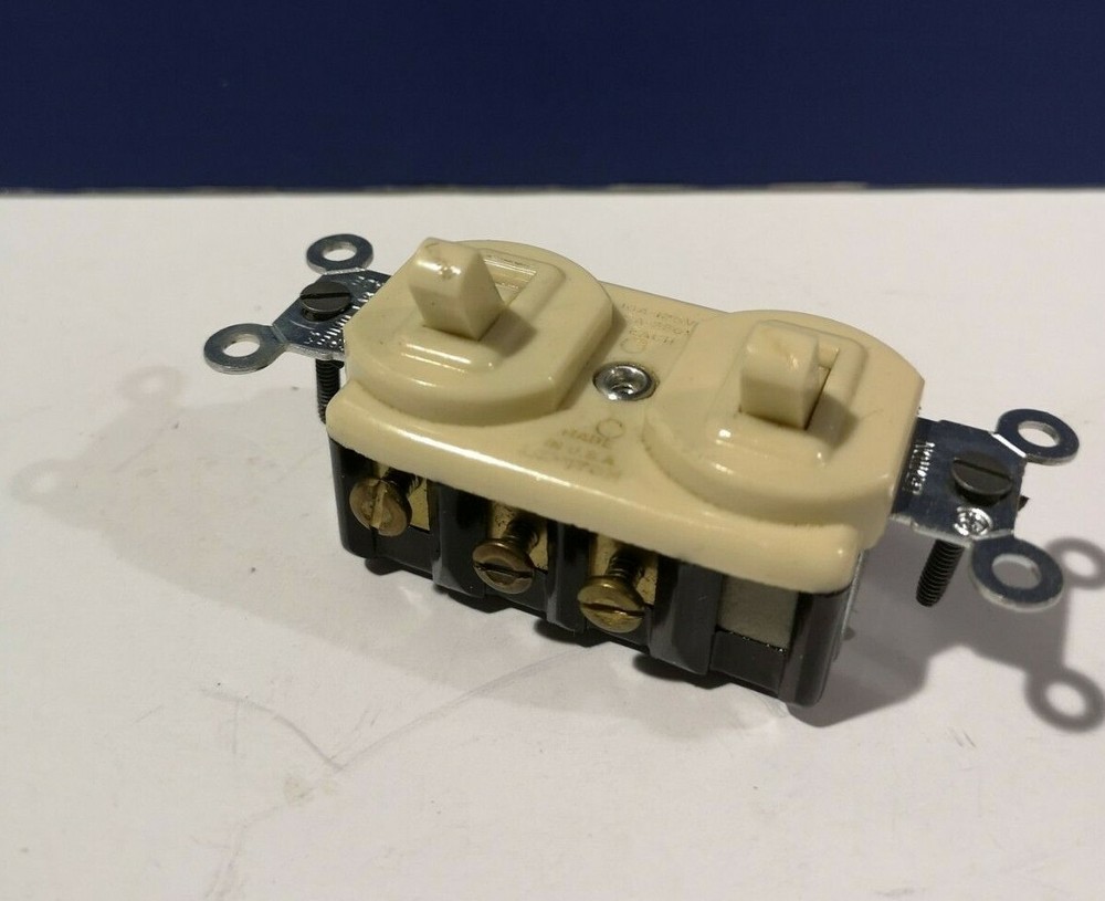 Leviton IVORY COMBINATION Switch Single Pole 3-Way On Separate Circuits 5216-I