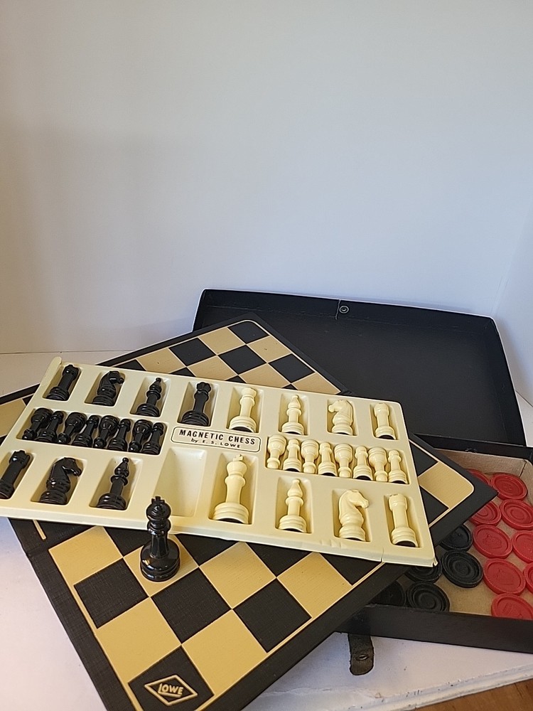 1968 E.S. Lowe Magnetic Chess Set No.815