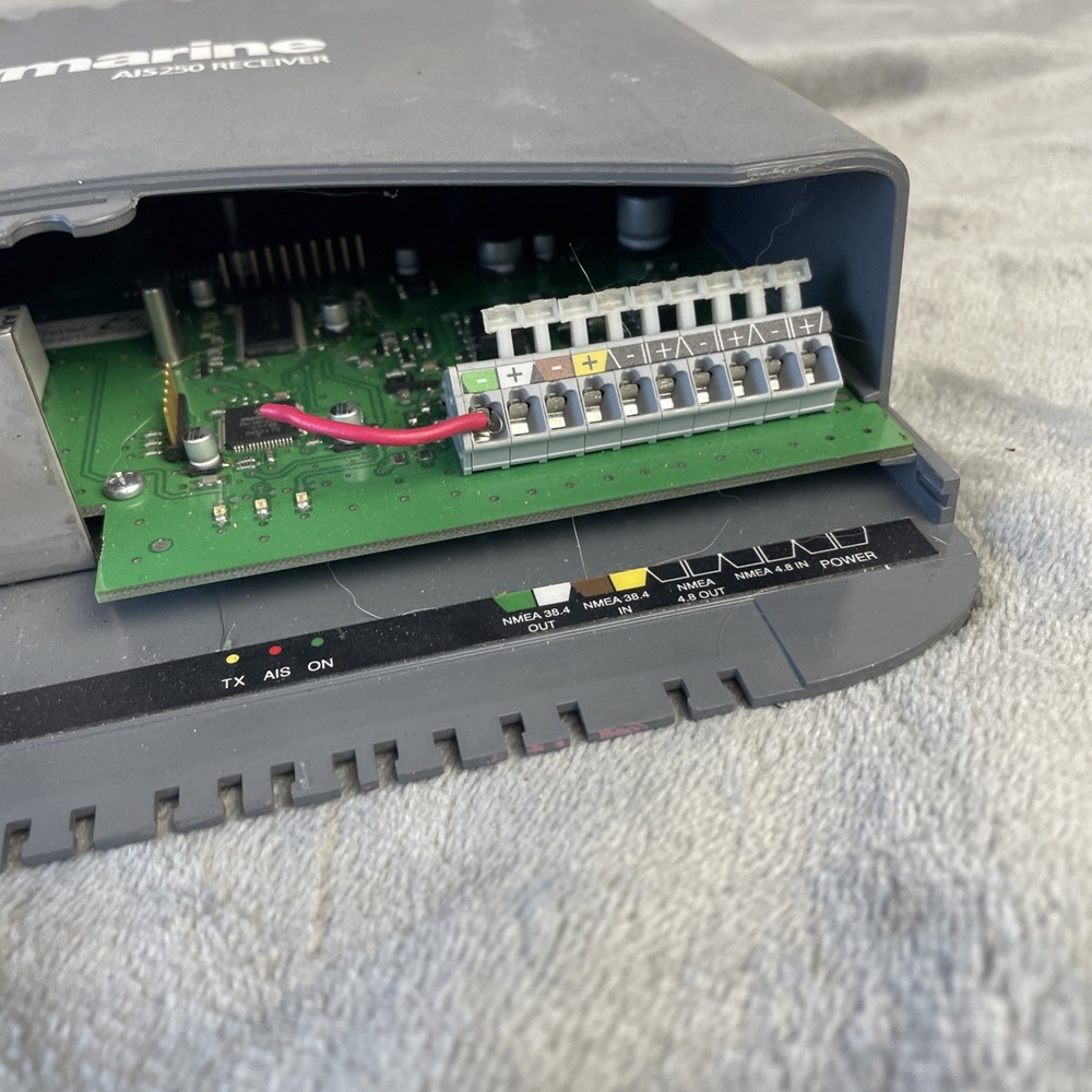 Raymarine AIS 250 E03015