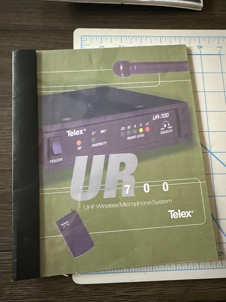 TELEX UR 700 UHF wireless microphone Manual Copy