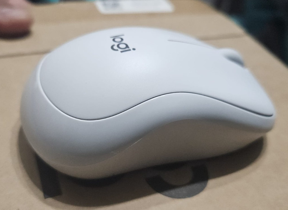 Logitech M240 Silent Bluetooth Mouse Wireless Compact Portable Graphite White