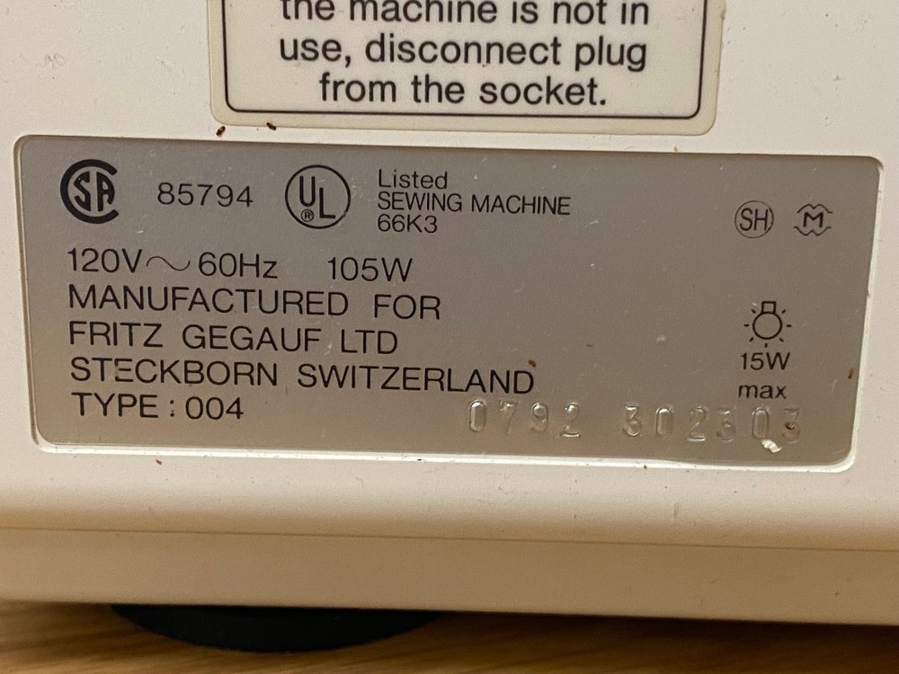 Bernina Bernette FunLock 004-D Serger Sewing Machine with Tools / Original Box