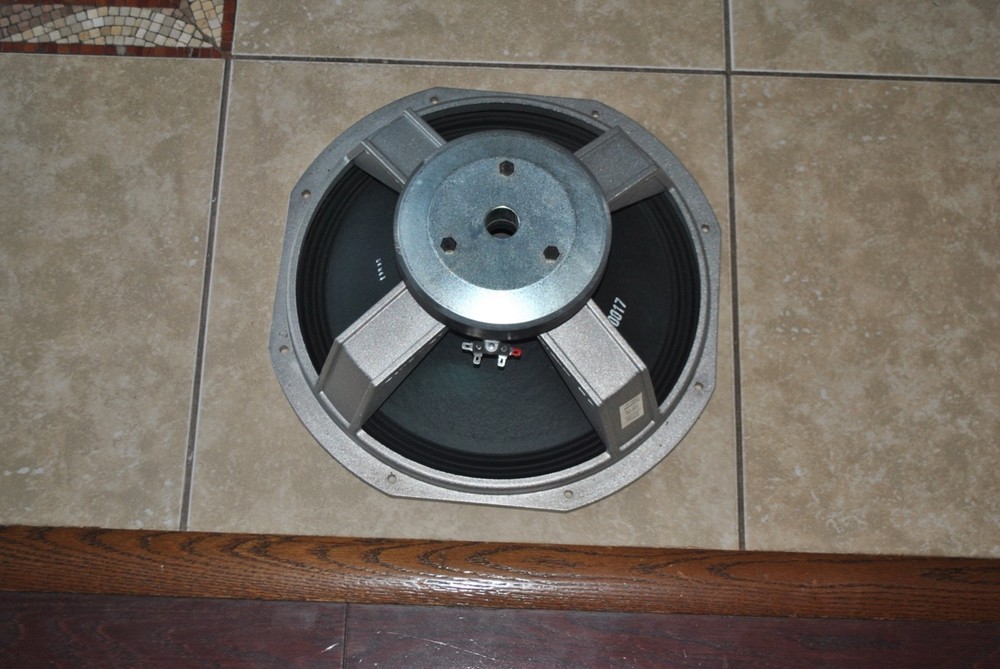 peevey sp-15825 speaker