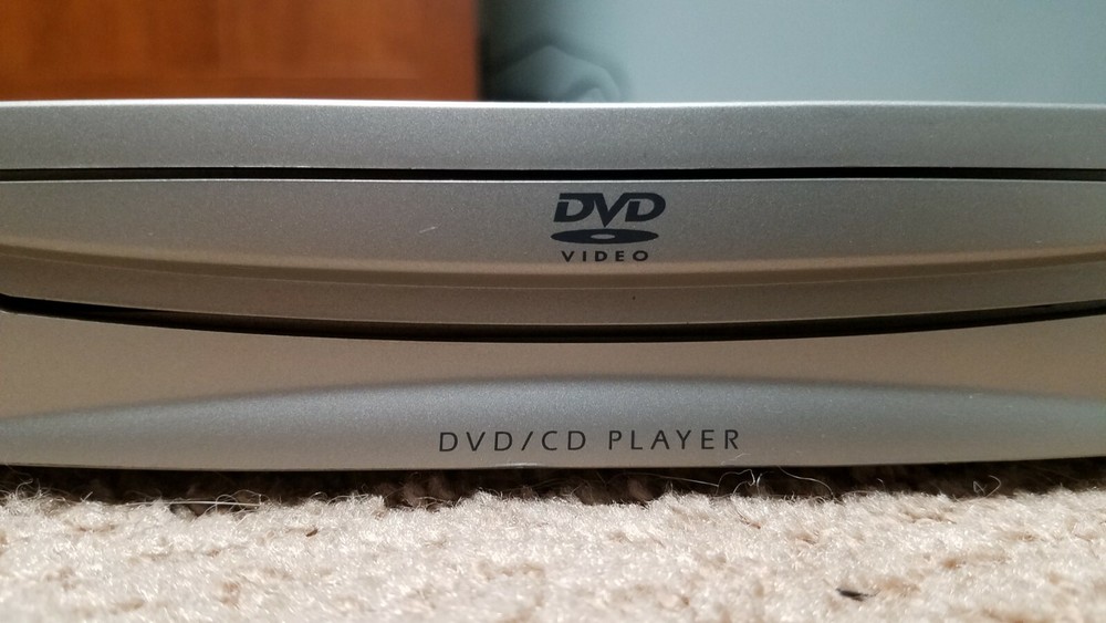 Emerson EWD7004 DVD Player