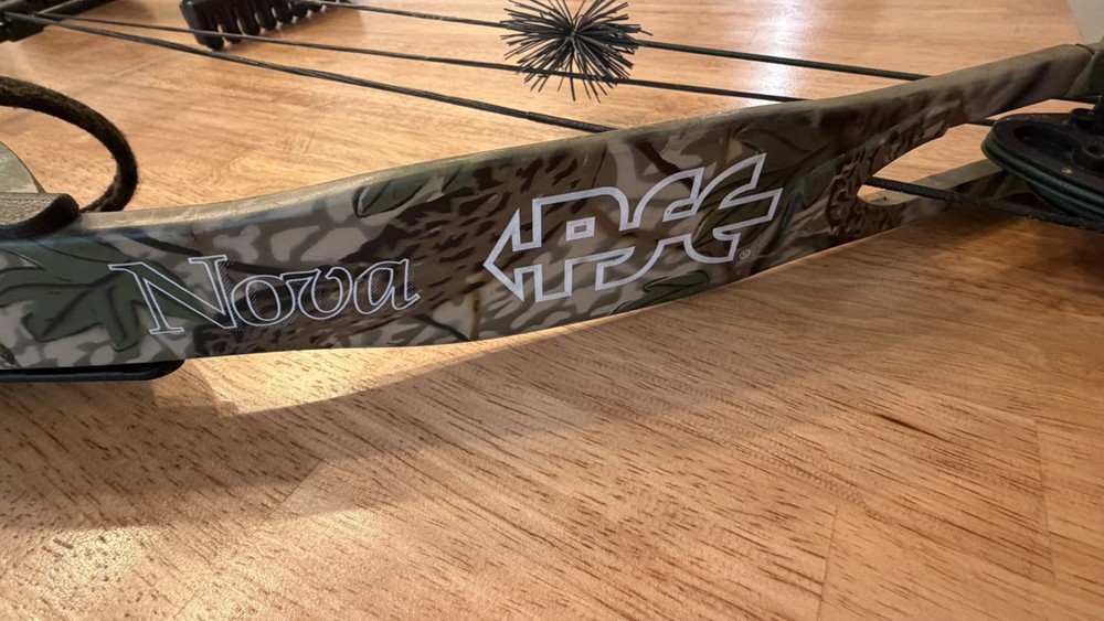 PSE Nova Compound Bow, Right hand, Mossy Oak Camo with CASE