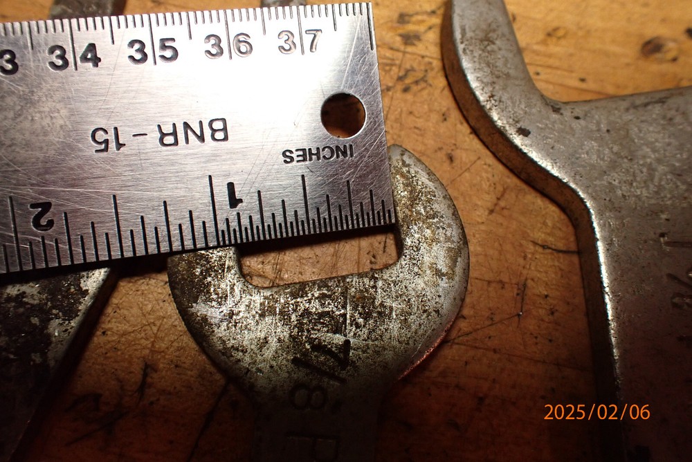 OLDER PROCUNIER METAL THREADING TAPPING TAPPER HEAD CHUCK WRENCHES