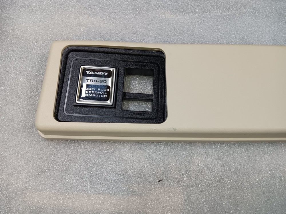 TANDY TRS-80 MODEL 2000 EXACT BROKEN POST/LABEL -EMPTY FRONT PANEL-CLEAN-SEE ALL