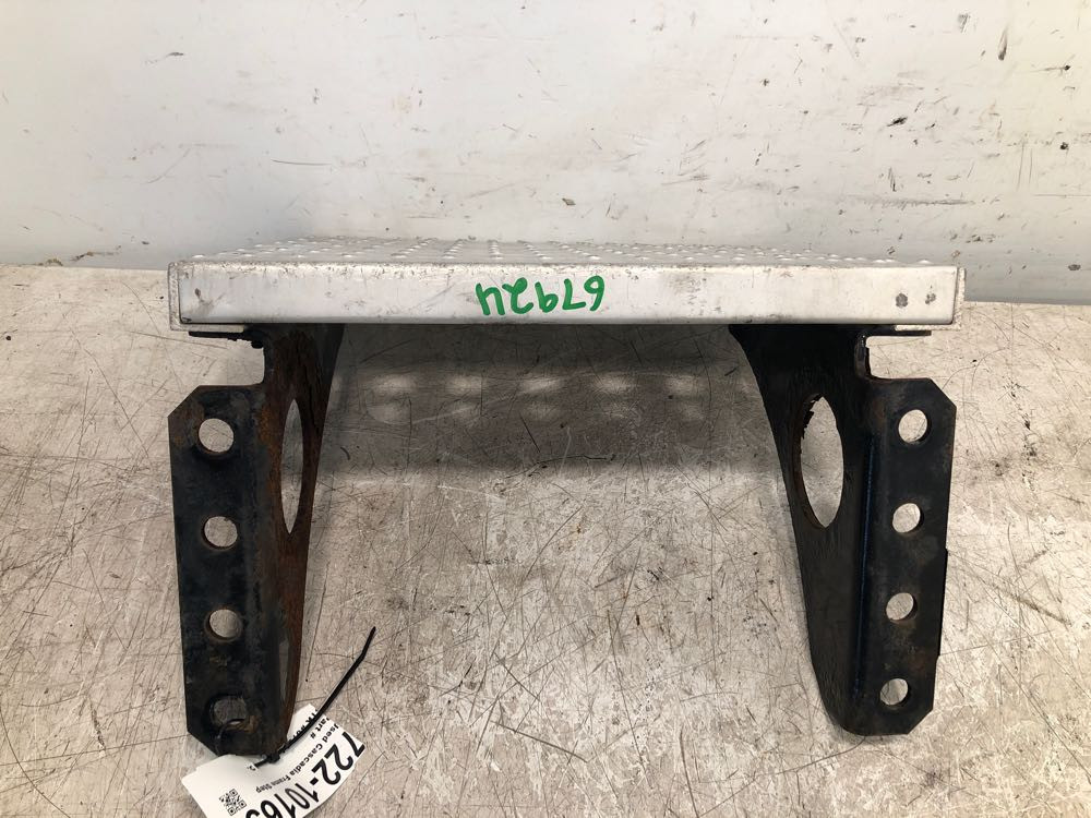 2013 Freightliner Cascadia Frame Step (722-10163)