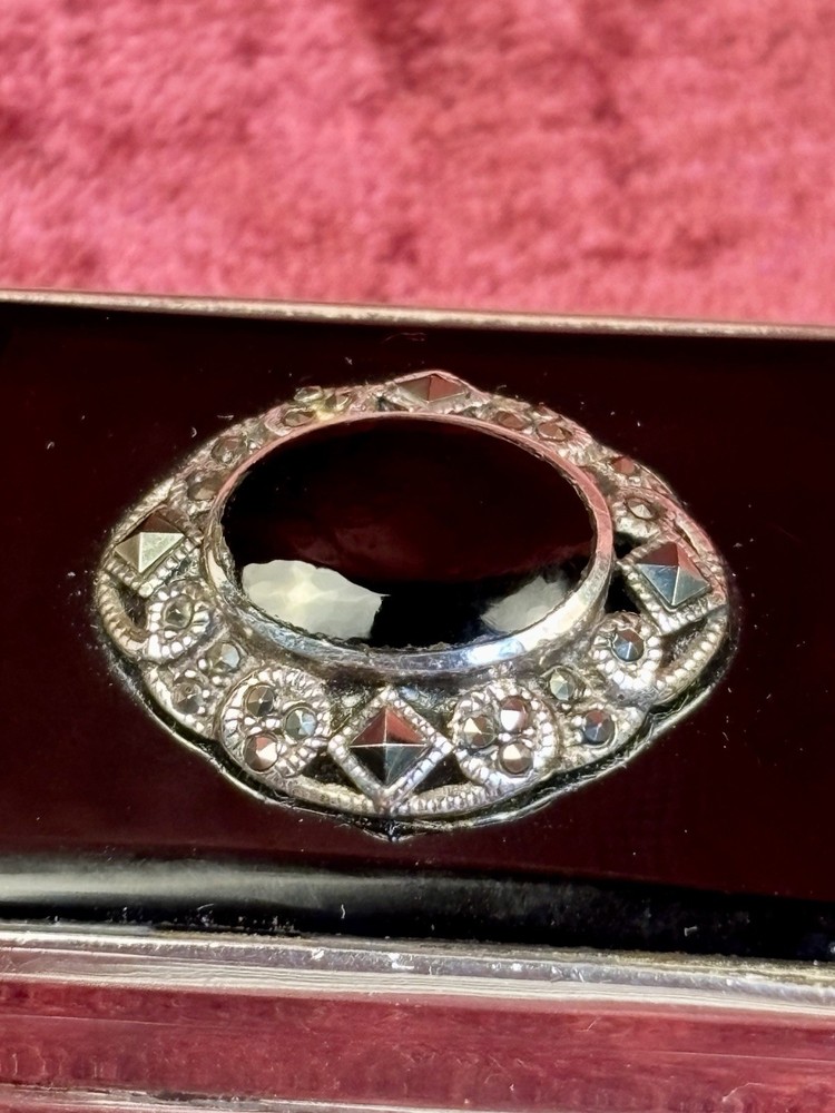 A Gorgeous Solid Silver & Onyx Hallmarked Pill Box. Birmingham