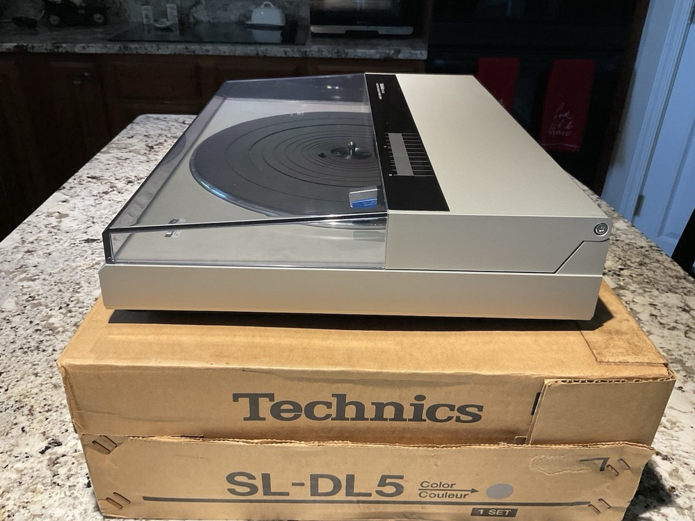 Technics Direct Drive Automatic Linear Tracking Turntable System SL-DL5