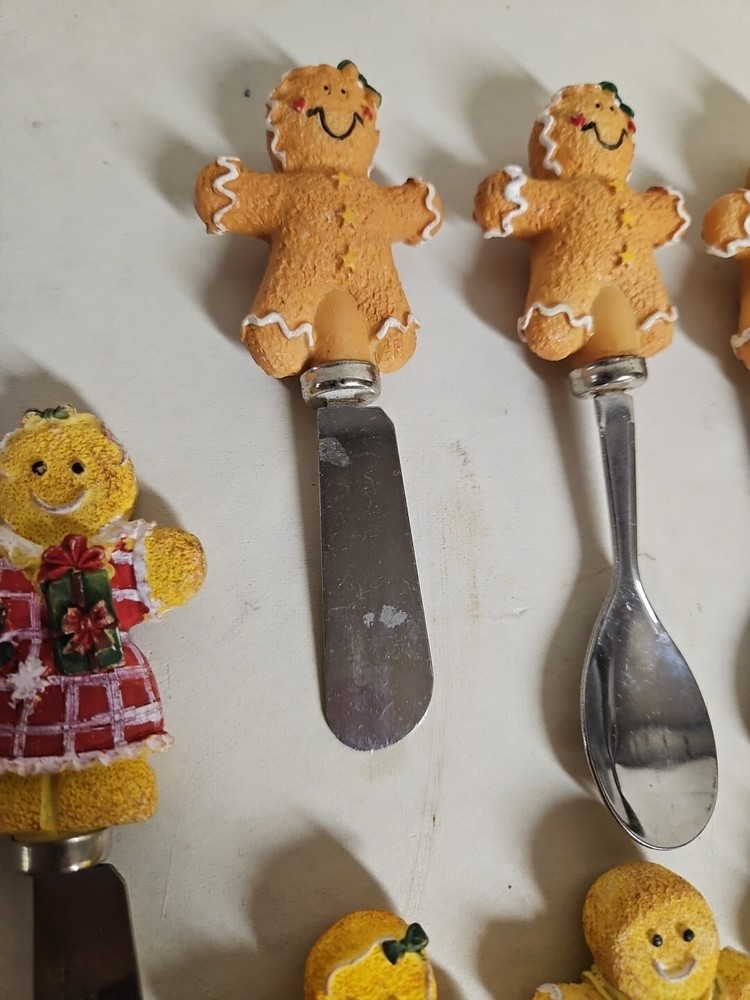 GINGERBREAD SERVINGS SPOONS & SPREADERS-Different Sets, 5 Spreaders 2 Spoons