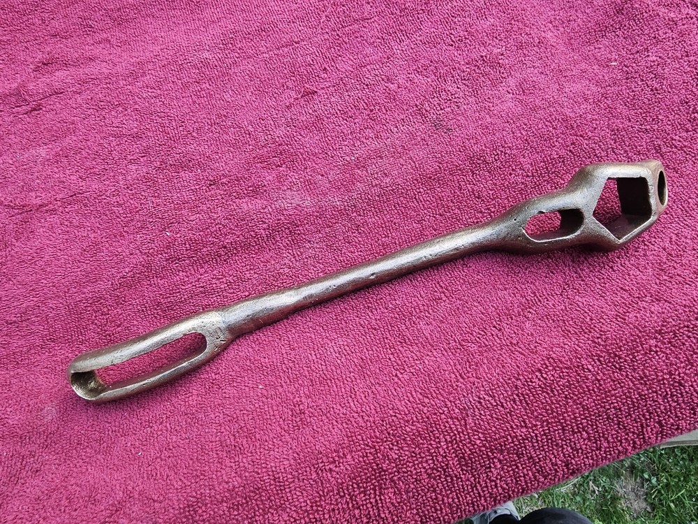 Vintage Unmarked Bronze Hydrant Wrench.