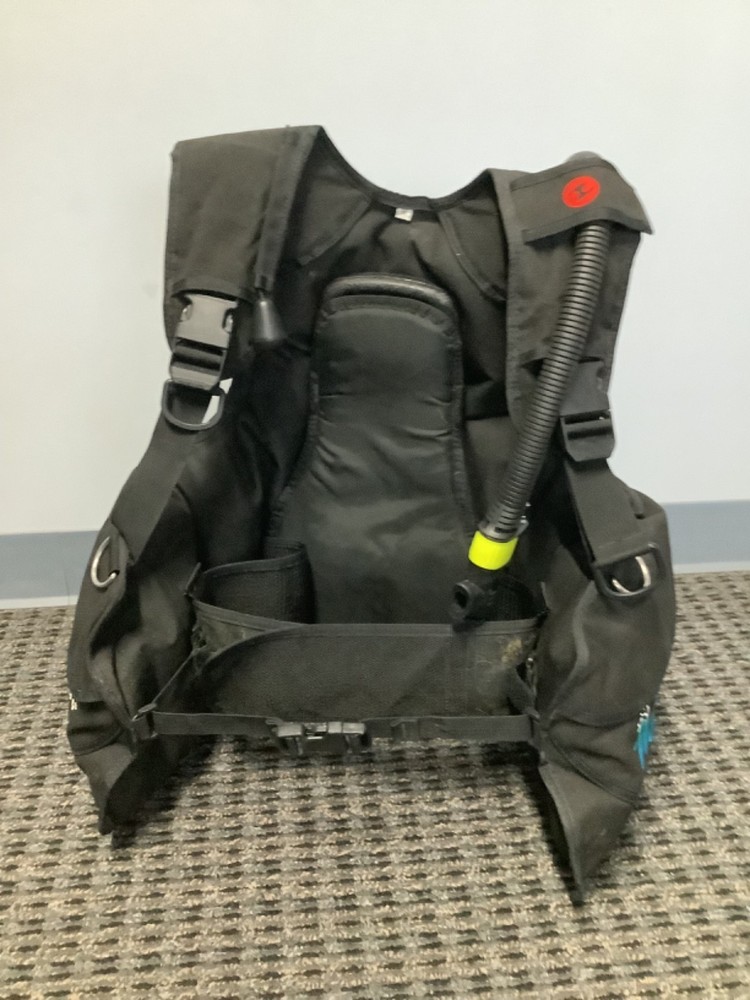 Aqualung Wave BCD Size Medium. Used