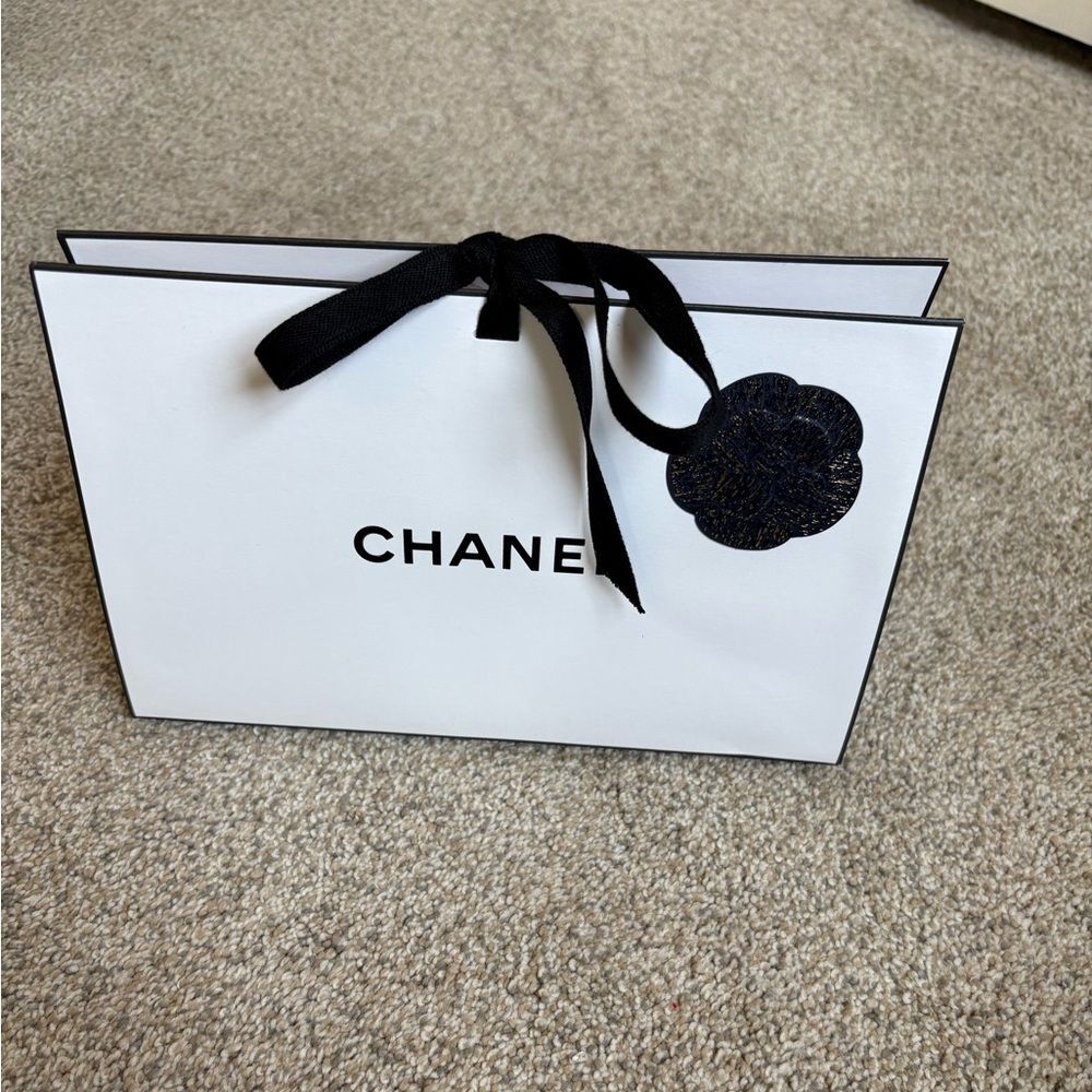 Chanel - Gift Packaging with Stuffing & Envelope for Card - Black & White