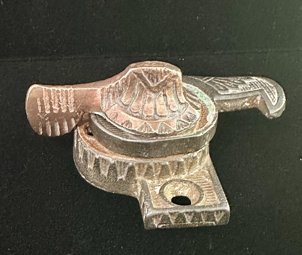 ANTIQUE CAST IRON VICTORIAN EAGLE CLAW WINDOW LATCH SASH LOCK PART