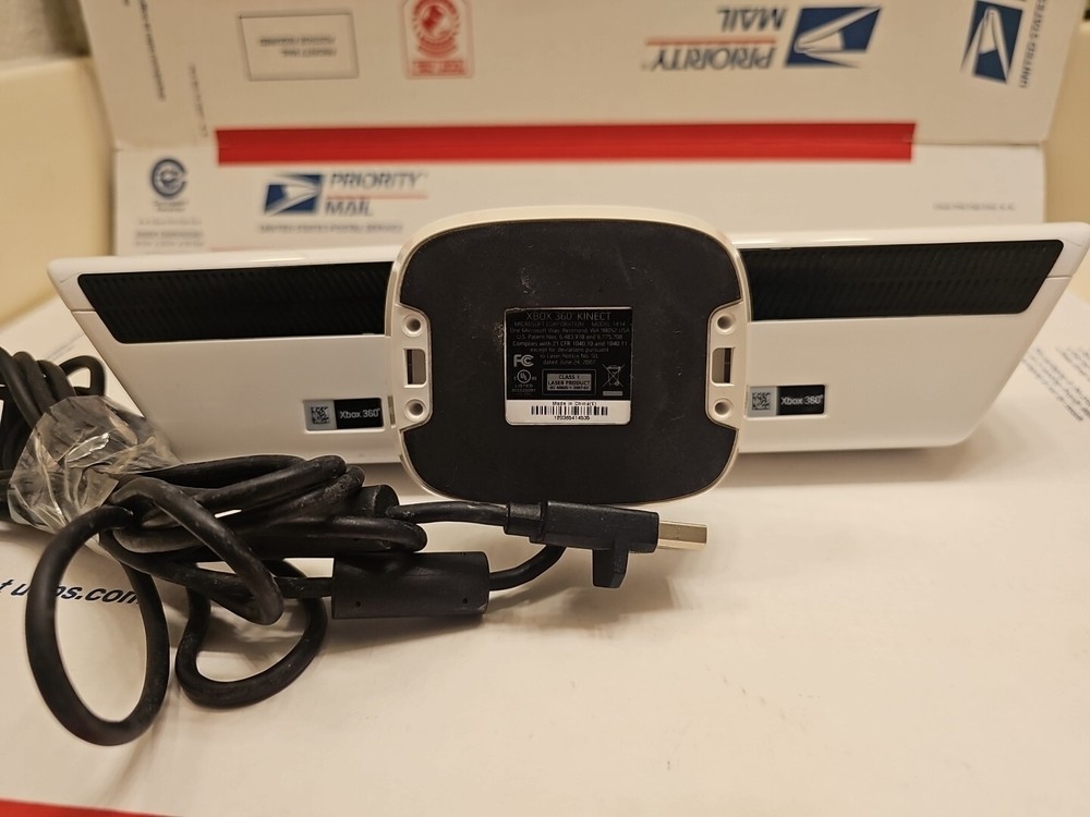 Xbox 360 - Kinect Sensor White Bar Only Camera Motion OEM Microsoft #111