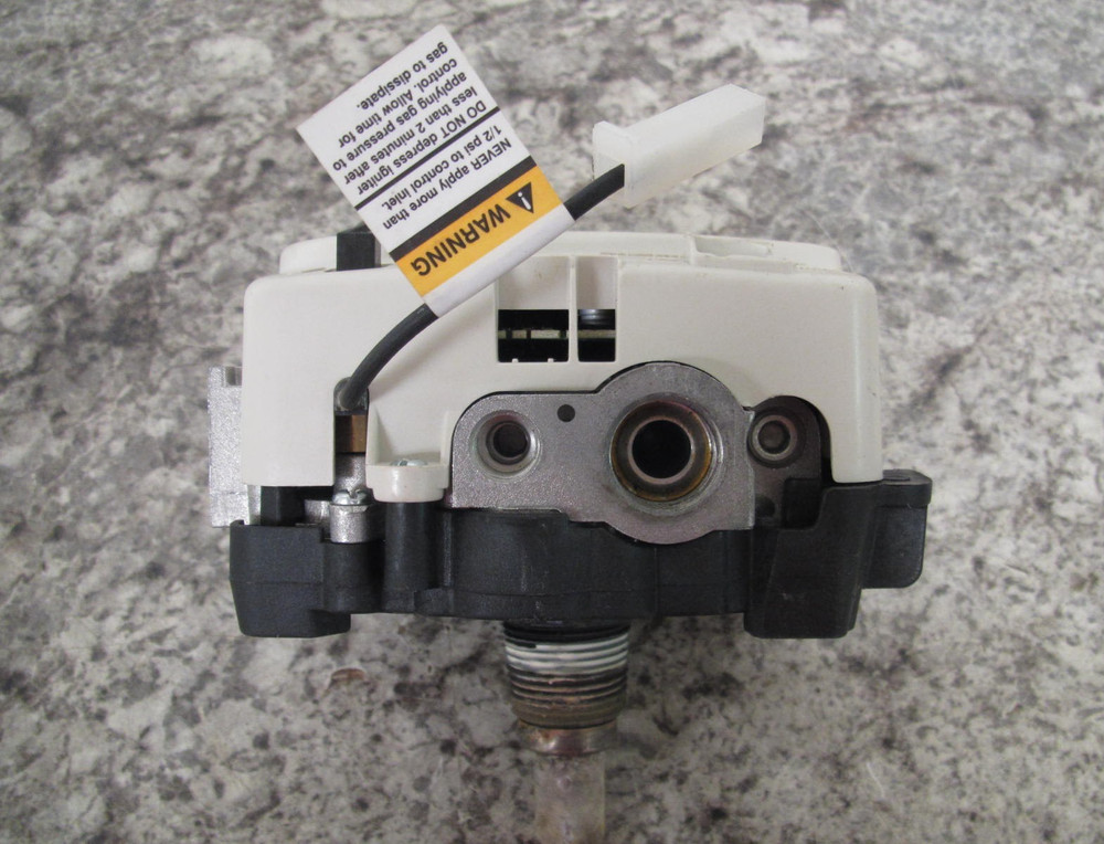 AO Smith Honeywell WV8840B1110 / 321166-000 Water Heater Gas Valve / Thermostat