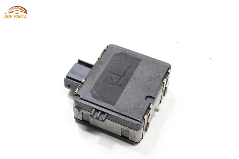 2017 - 2020 BENTLEY BENTAYGA REAR LEFT SIDE BLIND SPOT RADAR SENSOR MODULE OEM