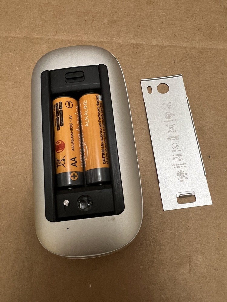 Apple Magic Mouse A1296 White Wireless Bluetooth + Fresh Batteries. Works Great