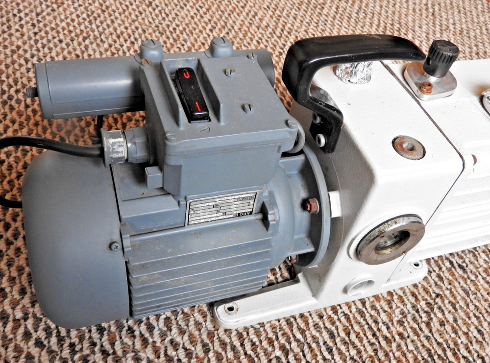 Leybold Trivac D4A Vacuum Pump - Used