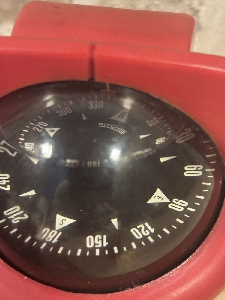 ⭐️E.S. Ritchie & Sons, Inc. Red Explorer Compass Red⭐️Plastic Cracked Read⭐️
