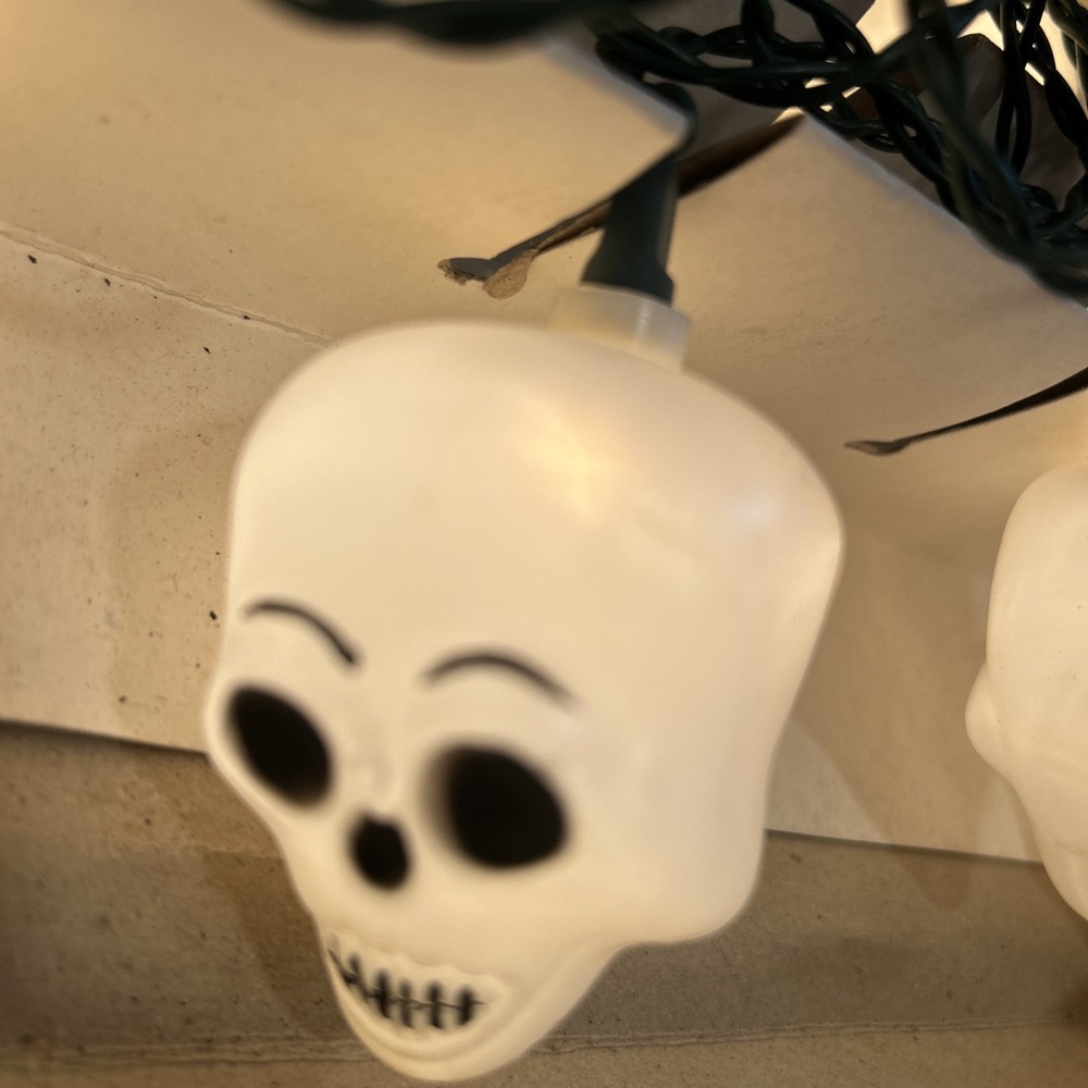 Vtg Halloween Stringer String 10 Light Set Blow Mold Pumpkins Skulls