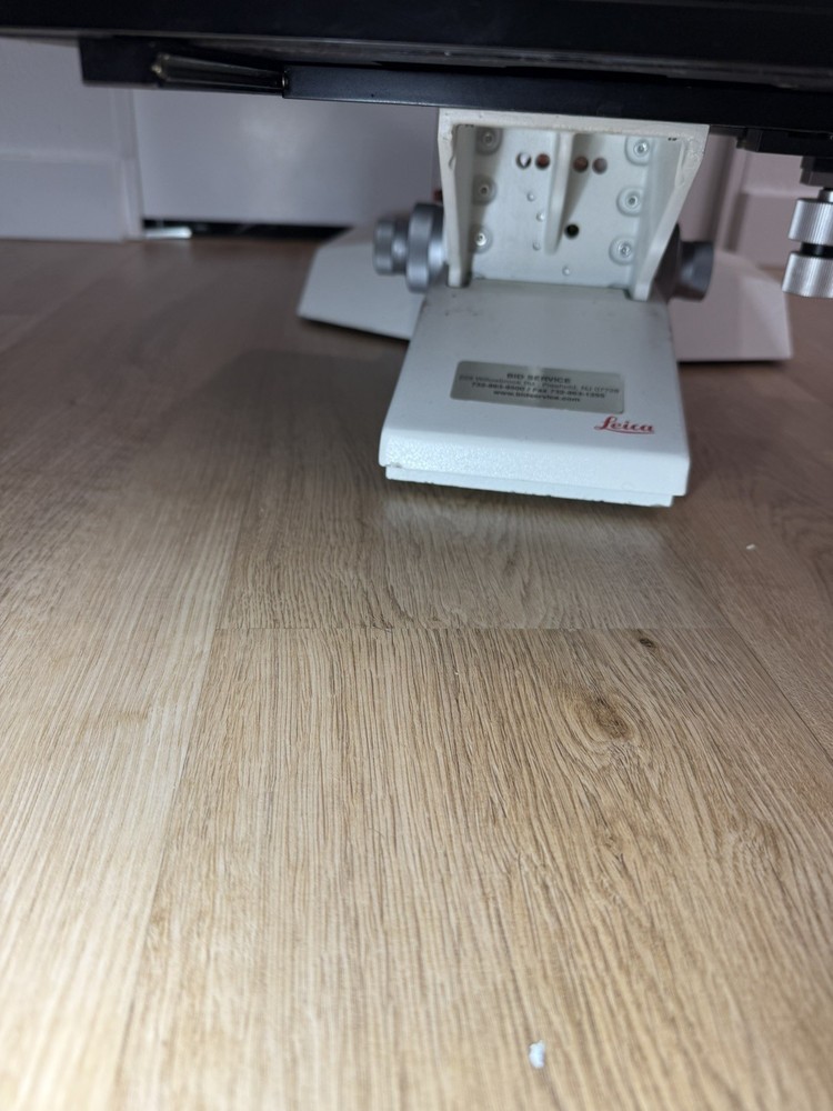 Leica INM200 microscope