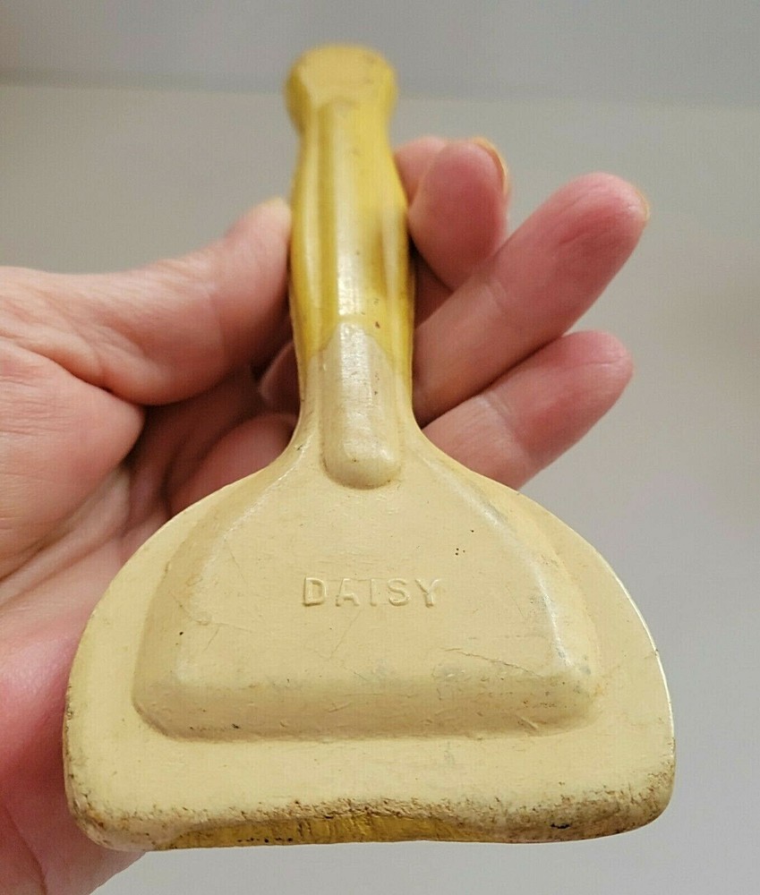 DAISY SPATULA/SCRAPER SCHACHT RUBBER MFG.