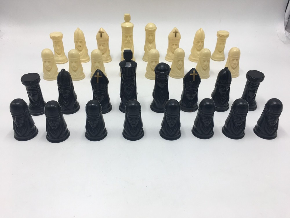 Vintage Plastic Chess Set Complete - Black & White (Unbranded)