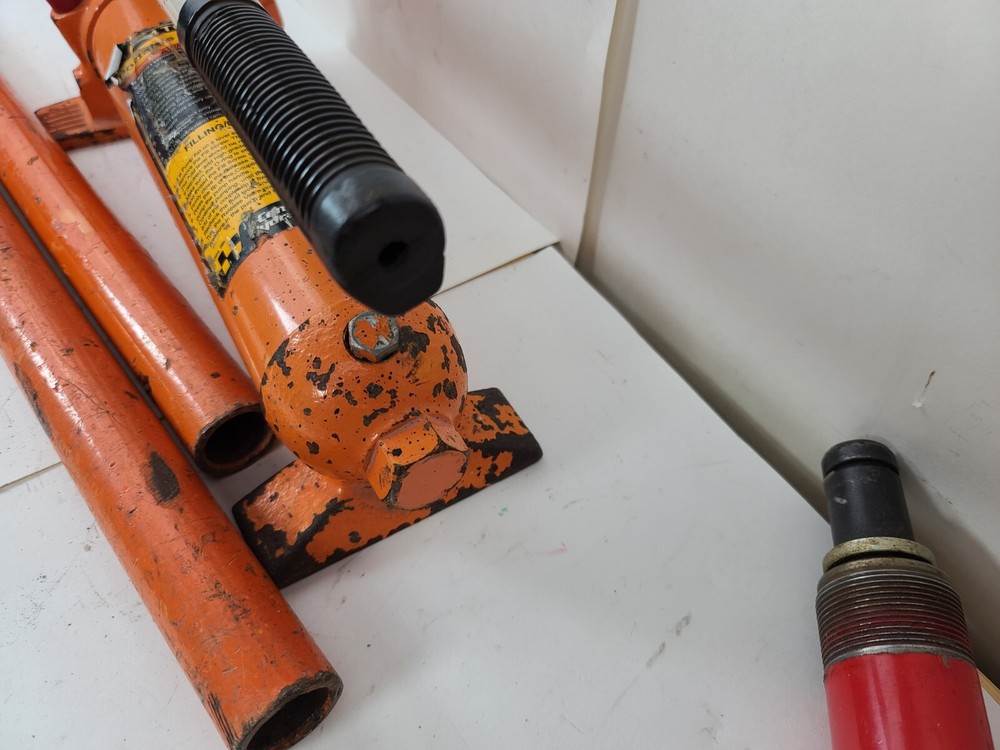 Central Hydraulics 4 Ton Portable Puller