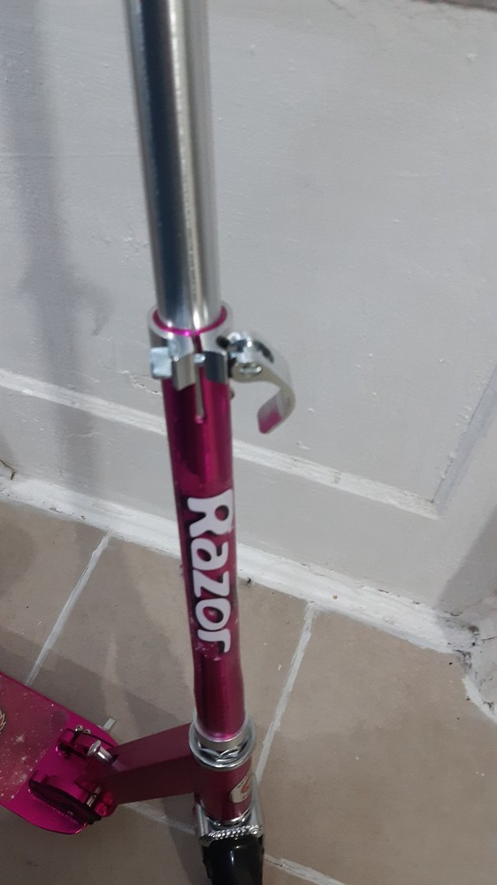 Razor Pink Folding Kick Scooter Adjustable Handlebar Aluminum Frame Lightweight