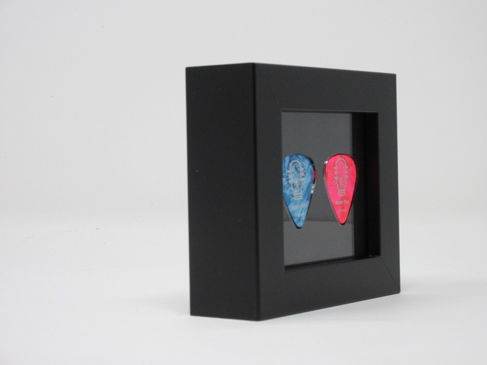 2 GUITAR PICKS (NOT INCLUDED) SMALL DISPLAY FRAME