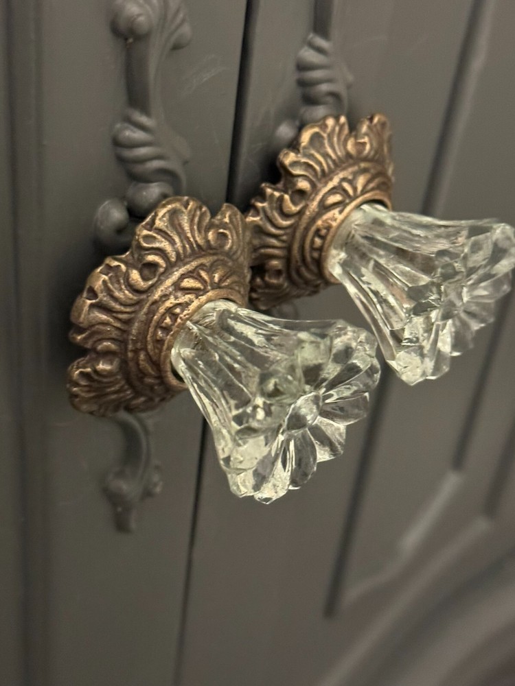 Vintage-Brass Metal Flower Crystal Clear Solid Glass bronzed Knob Handle pulls