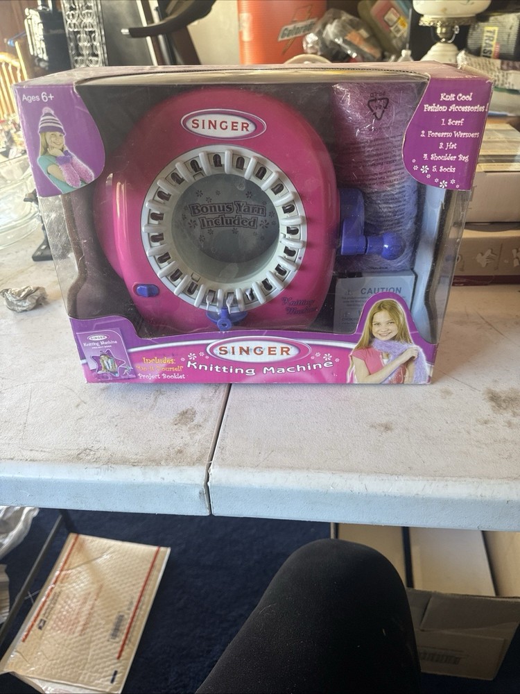 Singer Knitting Machine Age 6+ NIB