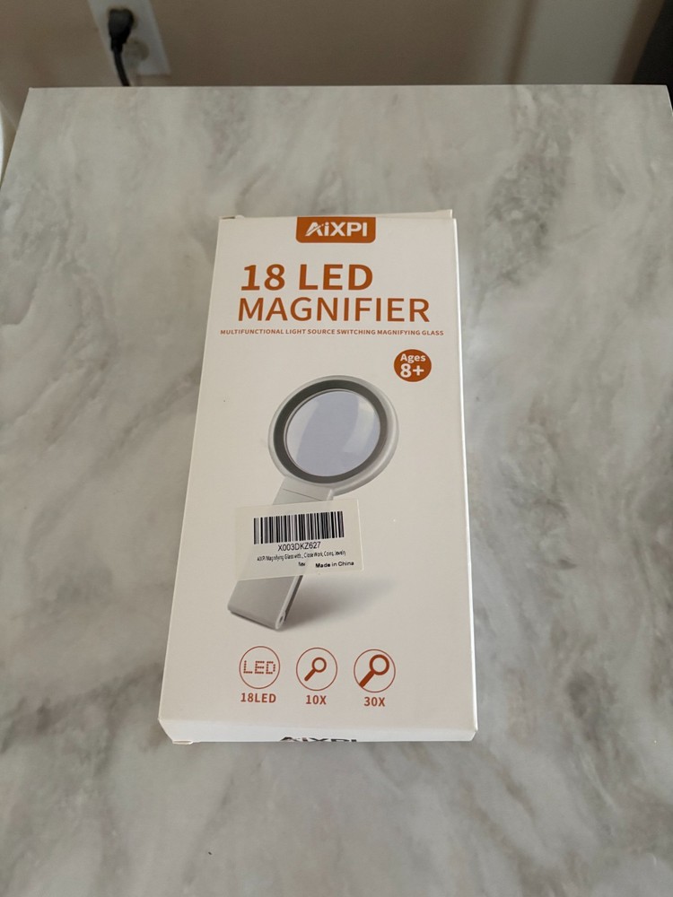 AIXPI 18 LED Magnifier- Multifunctional Light Source Switching Magnifying Glass