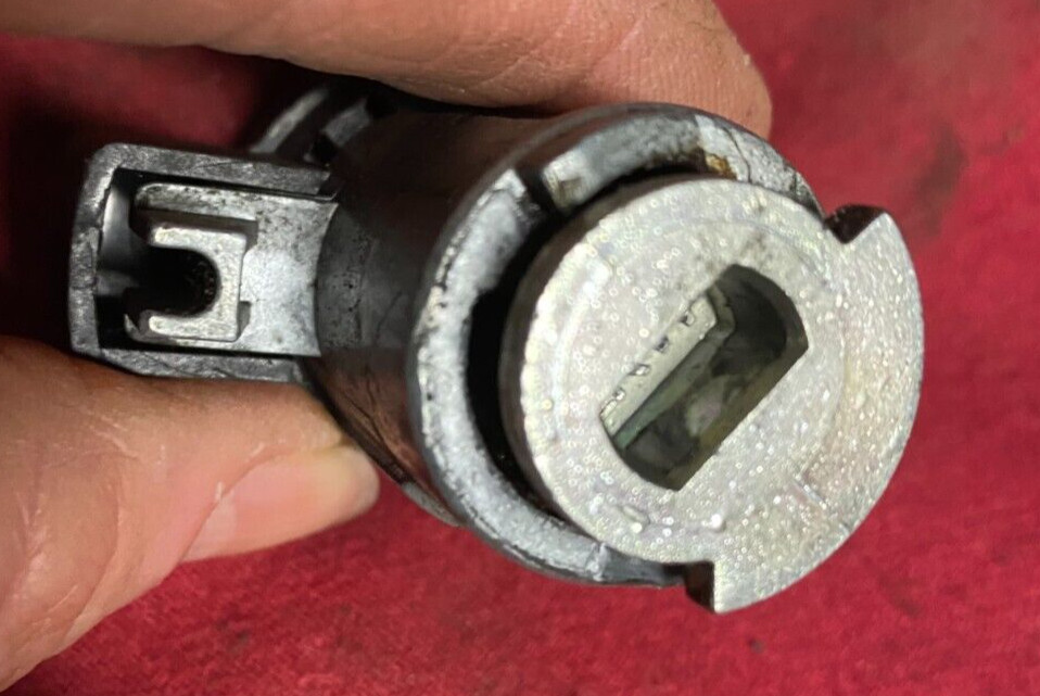 IGNITION SWITCH WITH ONE KEY,