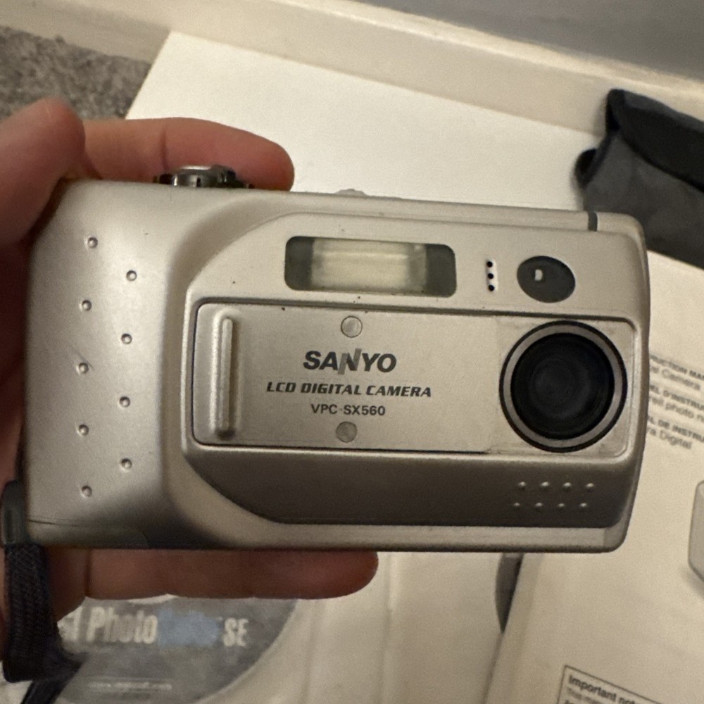 Sanyo VPC-560ex Digital Camera