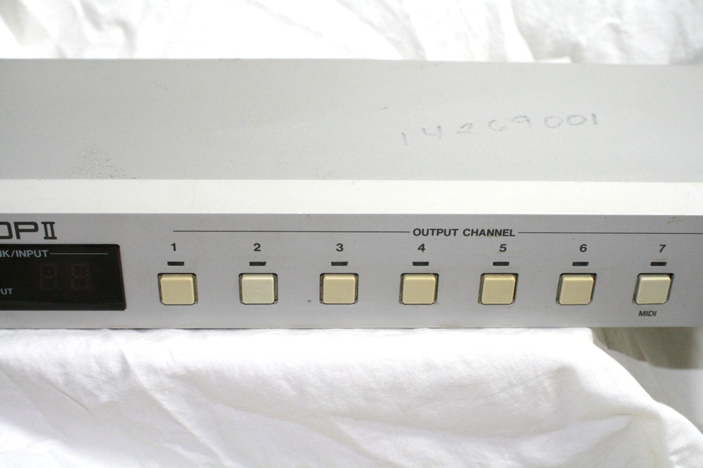 Akai ME30P II Midi Patch bay - Studio Rack Mount - Nice