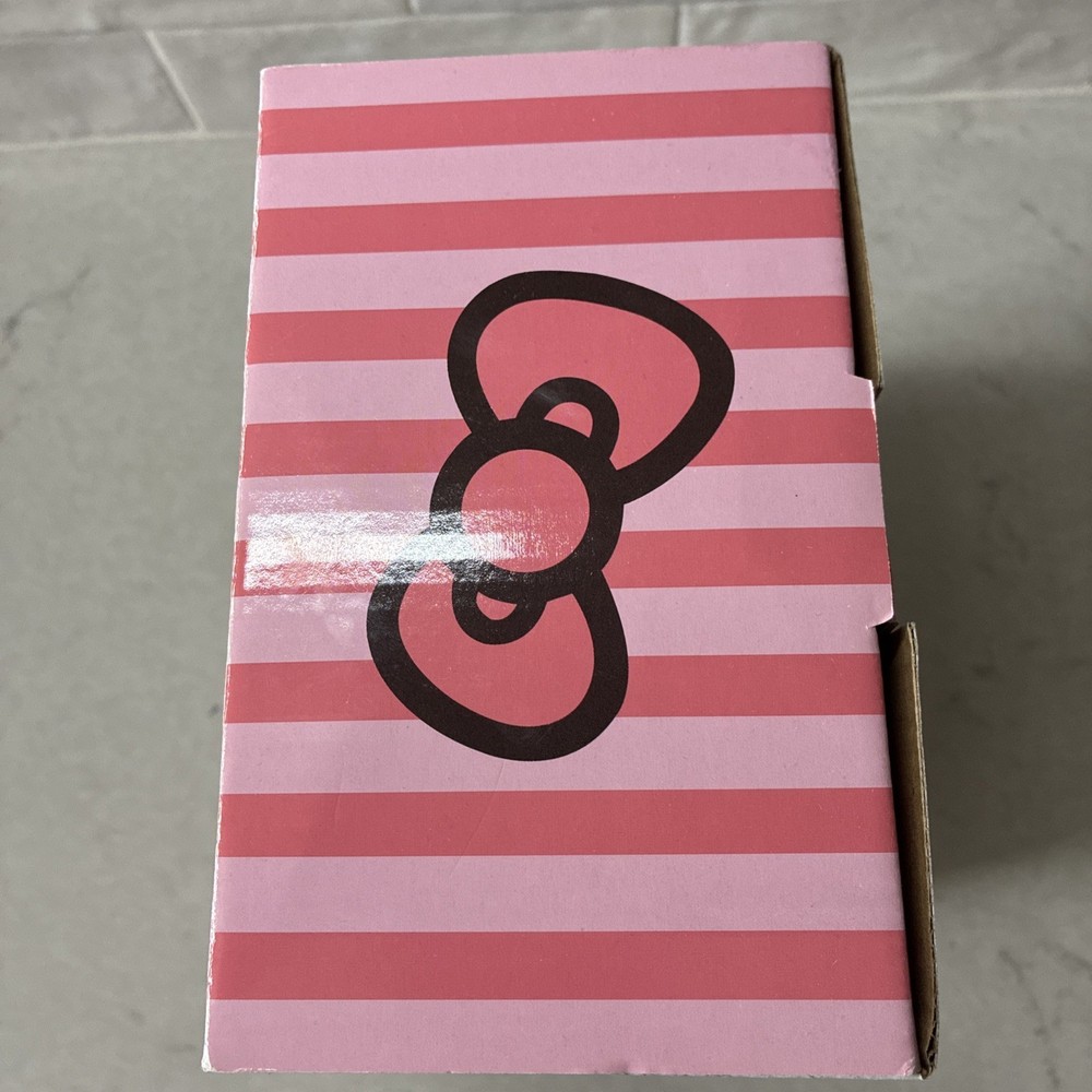 Hello Kitty Cake Pop Maker with Sticks Includes Cake Pop Sticks New In Box