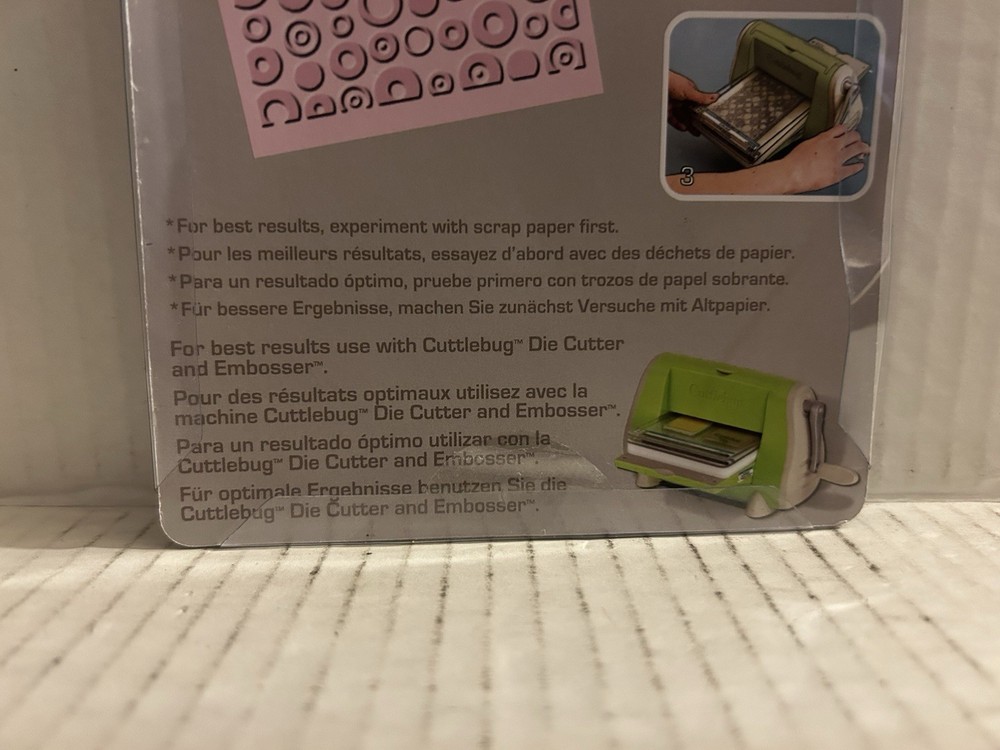 Provo Craft Cuttlebug Spots & Dots (1 embossing Folder) + Argyle (1 Folder)