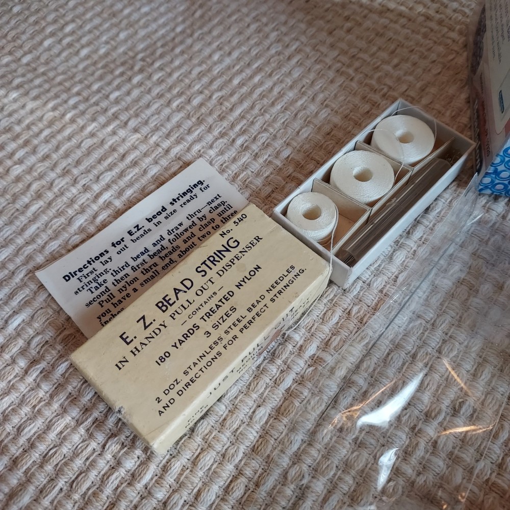 Spin-n-String Junior Mini Wooden Bead Spinner Used In BOX String, Curved Needle