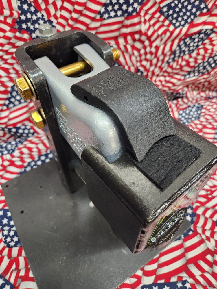 DEMCO STYLE EZ-LATCH COUPLER LOCK, FITS 2 5/16" CAST COUPLERS ONLY W/DISK LOCK