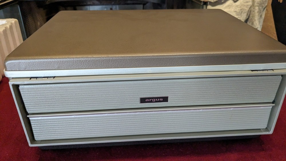 Argus Slide Projector Model 560A W/Screen