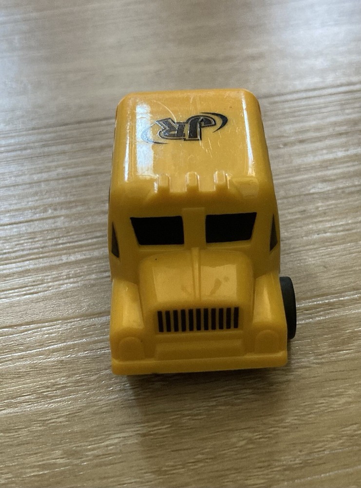Junior Racers Pocket Racers Pull Back Power School Bus.