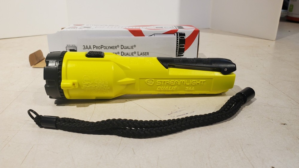Streamlight Dualie 3AA Flashlight 68751