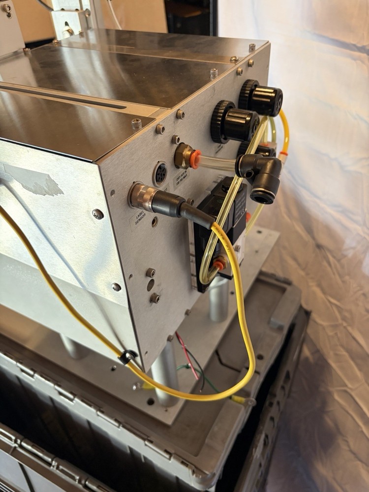 l-60 Left hand Labeler Universal labeling systems