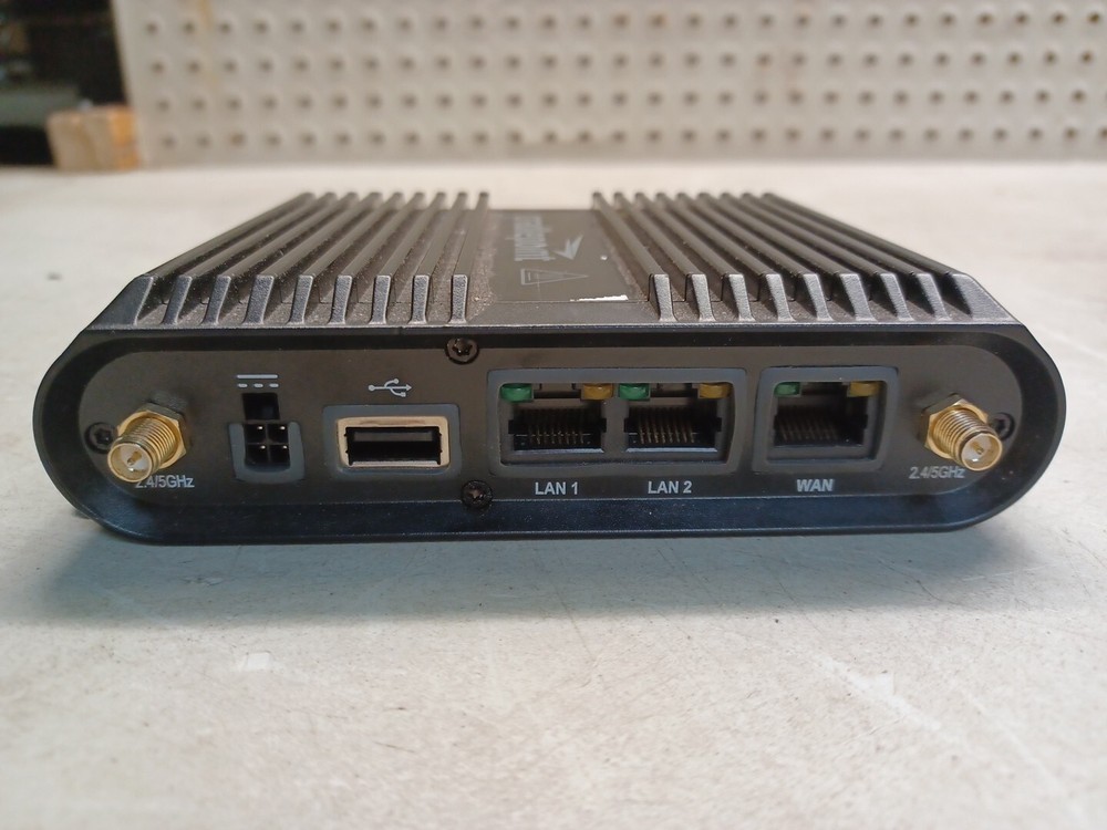 CRADLEPOINT Router IBR1100LP6 Dual Band Communications Networking - UNTESTED